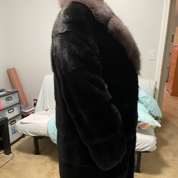 Authentic Mink Fur Coat (brand new) - Picture 2 of 3
